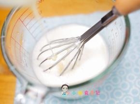炼乳加入后继续搅拌均匀