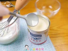 再加入20g炼乳可以让这个奶冻奶香更浓郁，而且这个有甜味会更好吃，