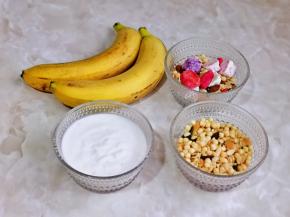 准备食材，如果没有自己做的酸奶，买来的也可以，但是一定要浓稠的那种。