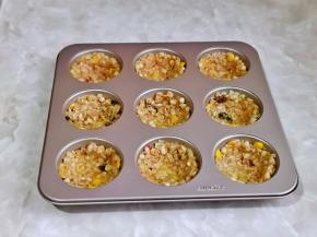 再用小勺压出碗形状，不要太厚哈。