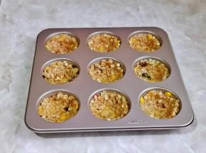 再用小勺压出碗形状，不要太厚哈。