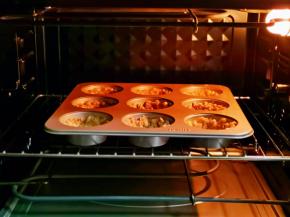 模具入烤箱中层，上下170度烤20分钟。（烤箱温度及时间仅供参考，具体根据自己烤箱性能另定）