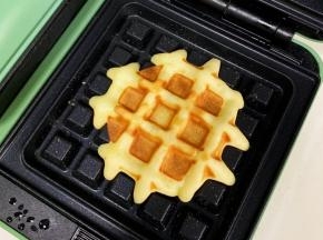 饼面微焦上色即可取出。