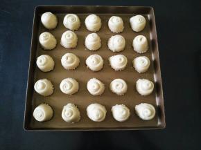 将面包摆入烤盘