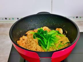 再加入烫过的青菜。