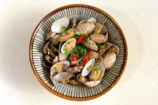 出锅后撒上葱花即可。