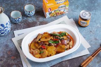 麻辣鲜香的干锅土豆就完成了！