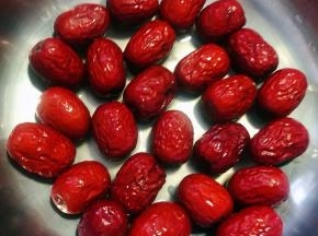 大枣冲洗干净沥干水份备用