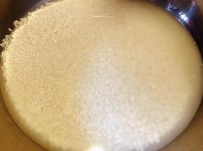 糯米淘洗干净再水中浸泡六个小时