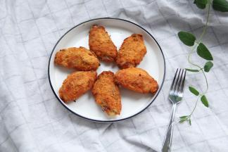 装盘，直接开吃！外酥里嫩！咸香适中！很好吃！一家三口，刚好！