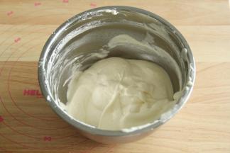 拌匀的蛋糕糊，细腻无蛋白块。