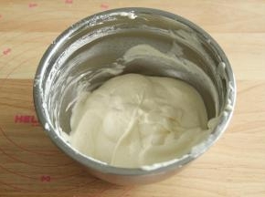 拌匀的蛋糕糊，细腻无蛋白块。