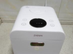 合上盖子，煲饭，时间默认22分钟。每个电饭锅不同，时间略有差异。这个时间刚刚好，可以把米饭煮饭，有可以把淀粉、糖过滤。