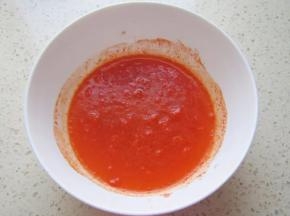 4.加适量的水，混合拌均匀