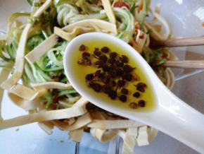 加1汤匙花椒油。