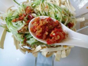 加2汤匙自制剁椒。