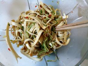 拌匀，就可以吃了。