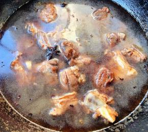 添加适量清水大火炖起来