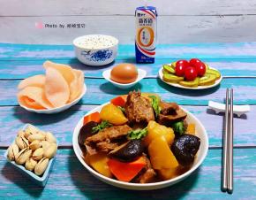 营养丰富的腐乳排骨炖时蔬也是宴客的拿手大餐噢