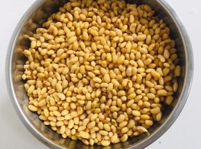 泡好的大豆再次清洗几遍，捞出沥干水份备用！