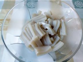 切成七八毫米宽五六毫米厚的条，我切宽了点。