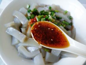 加2汤匙辣椒油。