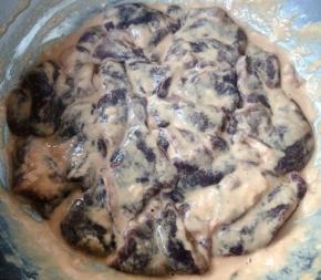 撒上适量淀粉抓匀