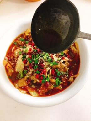 淋上烧热的香油即可！