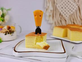 一杯酸奶麦片，两块古早蛋糕，我家宝贝的下午茶～