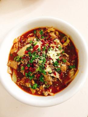 撒上配料：
蒜末，干辣椒，花椒，葱花和白芝麻！