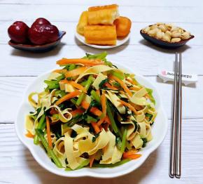 坚果也是每天必须要摄取的营养食物哦