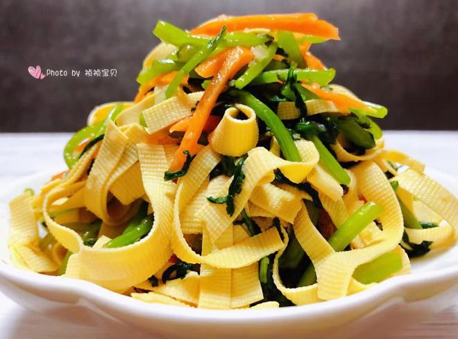 千张凉拌茼蒿胡萝卜丝