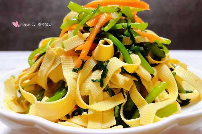 千张凉拌茼蒿胡萝卜丝