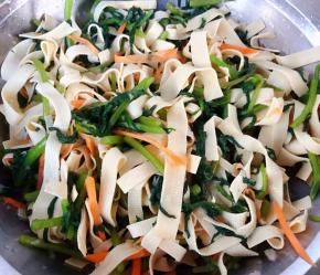 所有的调味料拌匀入味即可享用