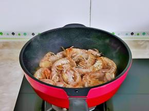 加入一小碗纯净水。