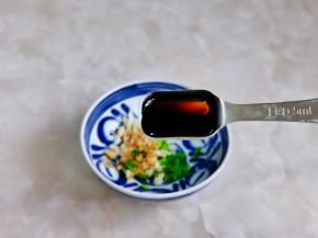再加入蚝油。