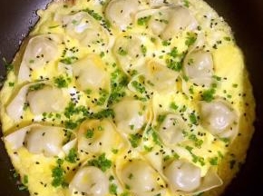 起锅前放入适量的葱花和黑芝麻即可！