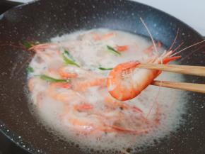 新鲜味美的罗氏虾煮好了！