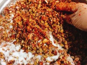 戴上硅胶手套，翻拌均匀！