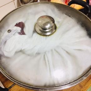 盖上盖子，放在温暖的地方发酵3天！（我们这里气温37度左右）