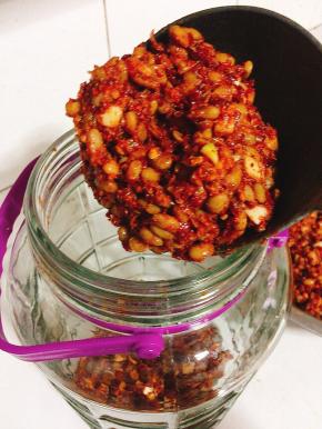 如果嫌麻烦，也可以直接装在无油无水的容器里！