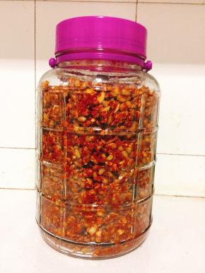 密封发酵20天就可以了！（其实拌好料就可以直接吃了，不过发酵20天，味道更好！）