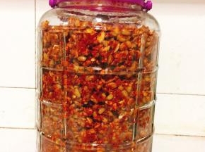 密封发酵20天就可以了！（其实拌好料就可以直接吃了，不过发酵20天，味道更好！）