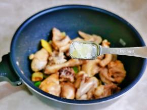 加入冰糖，不喜欢也可以不放。