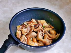 再加入少许纯净水。