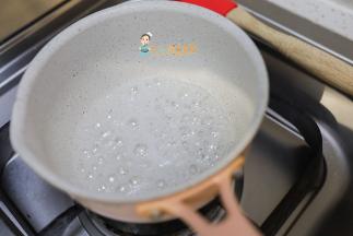 锅里的水大泡变小泡