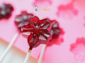 如果动作不够快可以把锅稍微拿起来一点这样温度就不会上升的太快了