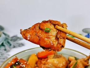 鸡块酥烂入味。