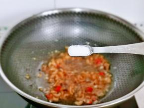 按个人口味加入盐。