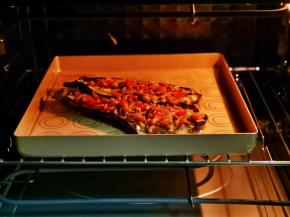 再次入烤箱中层，上下180度烤10分钟即可。